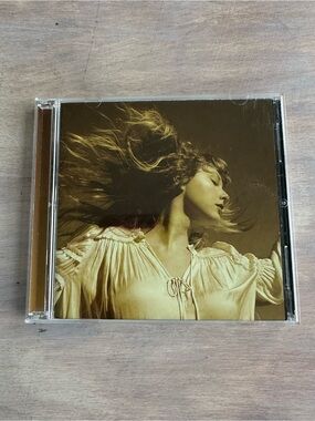 Taylor Swift Fearless (Taylor’s Version) CD with Poster Booklet slightly flawed